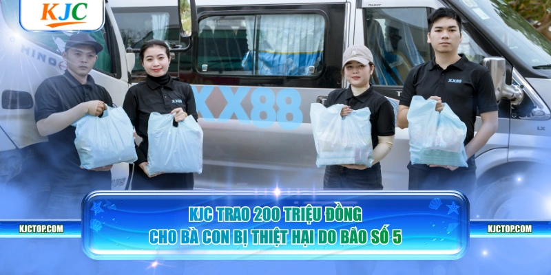 KJC trao 200 triệu đồng cho bà con bị thiệt hại do bão số 5